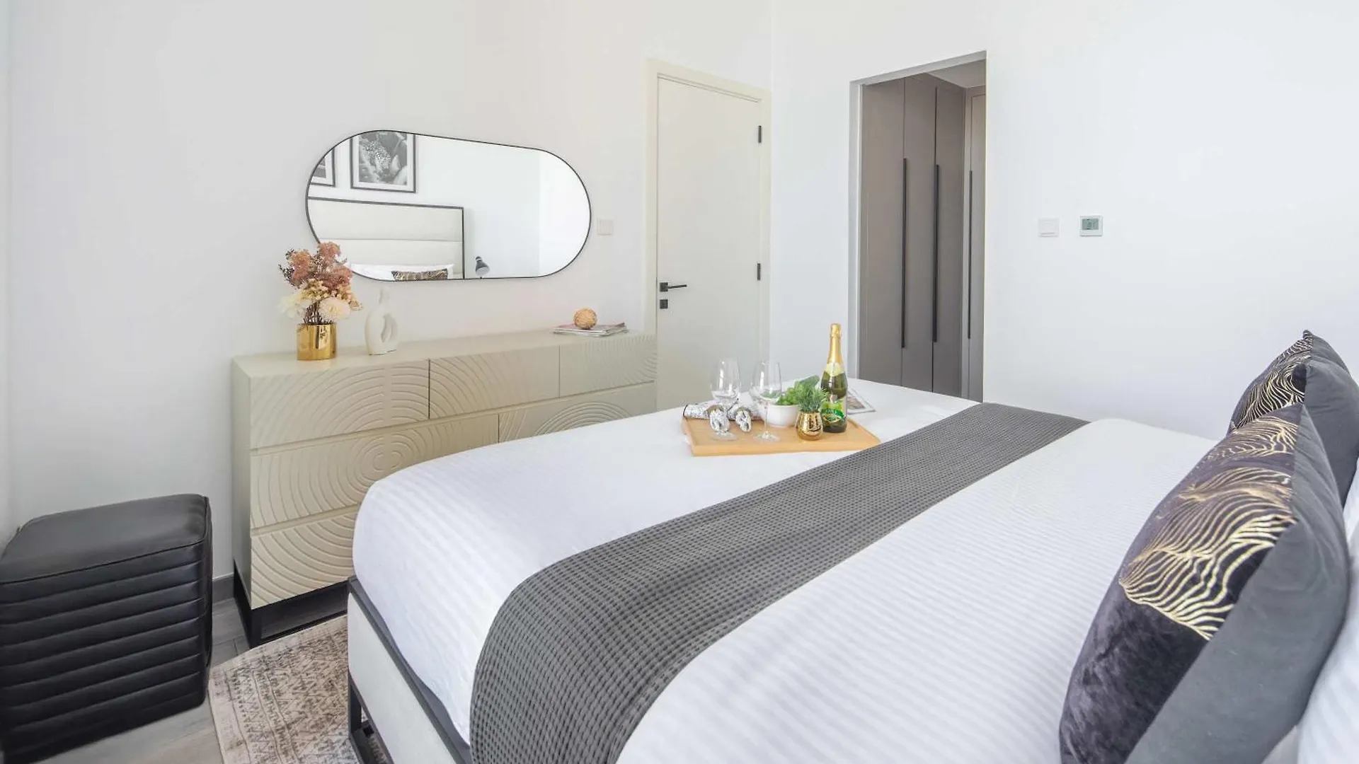 Frank Porter - Noor 3 Midtown Dubaj Apartman